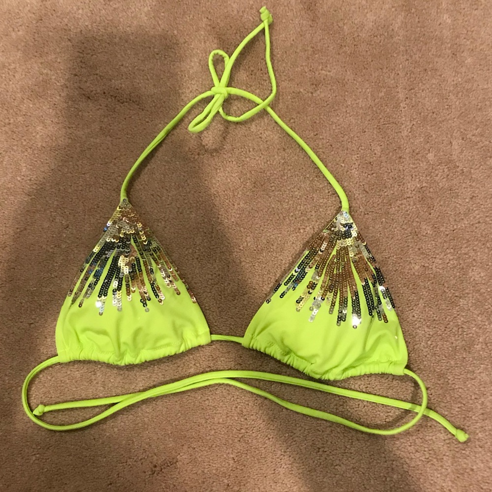 NWOT VICTORIAS SECRET BATHING SUIT TOP